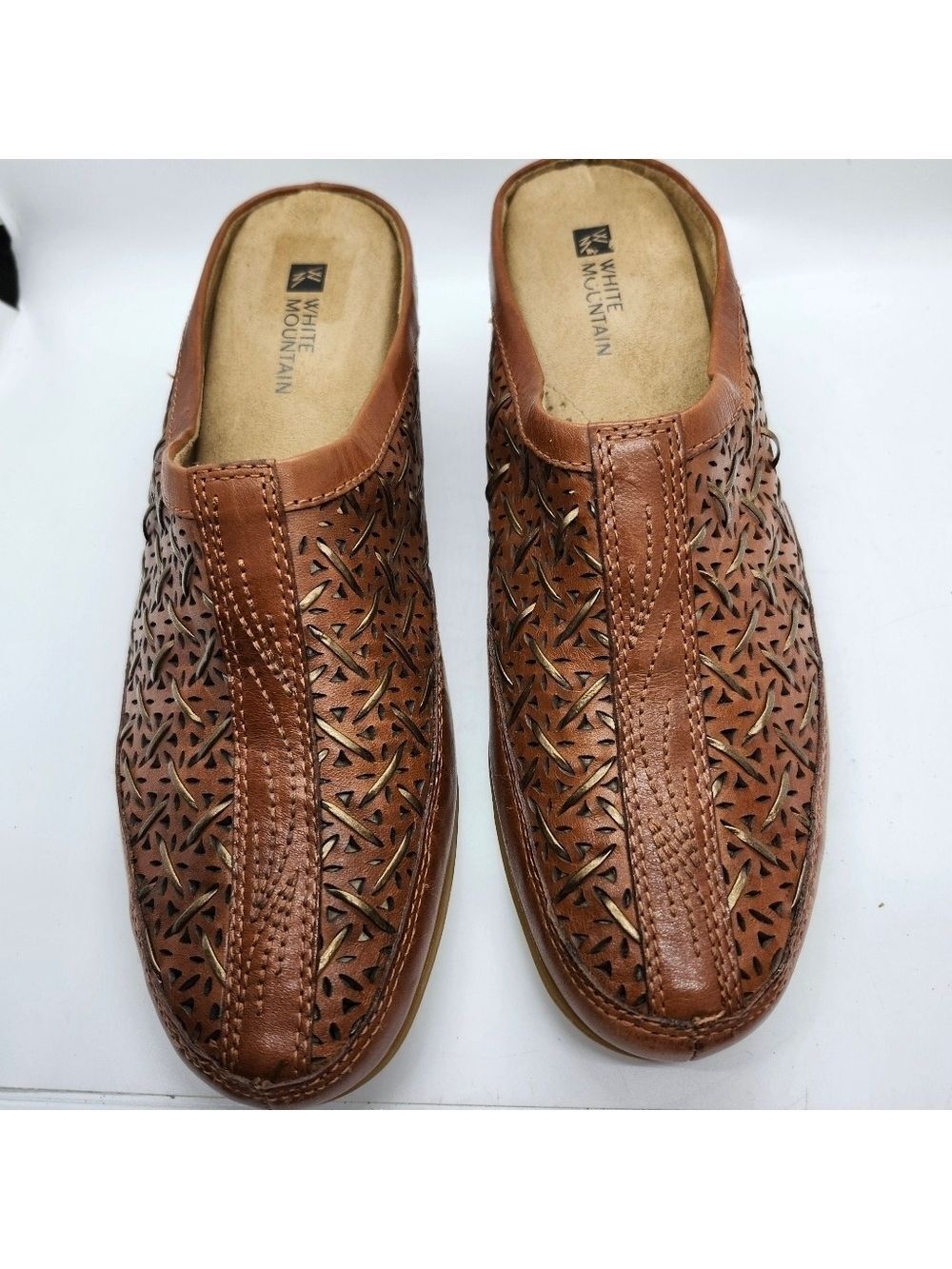 White Mountain Perforated Loafers Gold & Brown 1.5" Heel Sz 8M